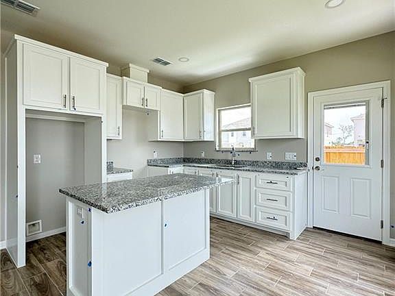 4th image of 804 N Blair Ave