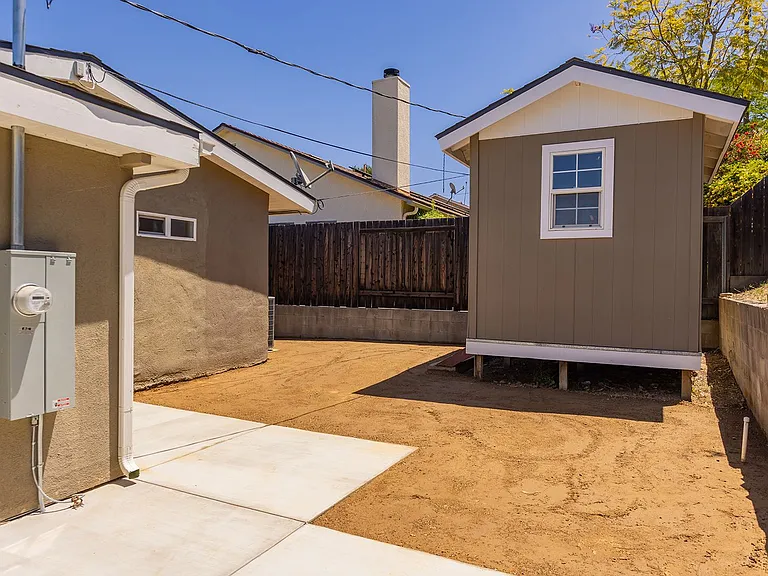 216 Barbara St — Photo 18