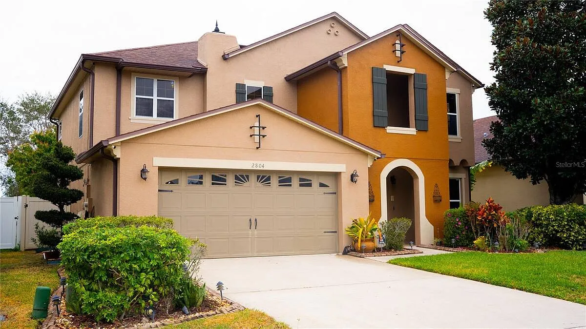 3 bed, 2.5 bath, 2560 sqft, $3,100 — Photo 3