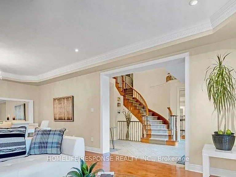 1382 Storey Dr — Photo 4