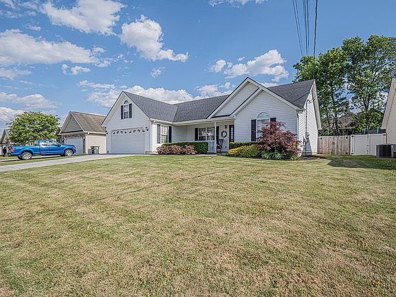 3rd image of 792 Colony Cir