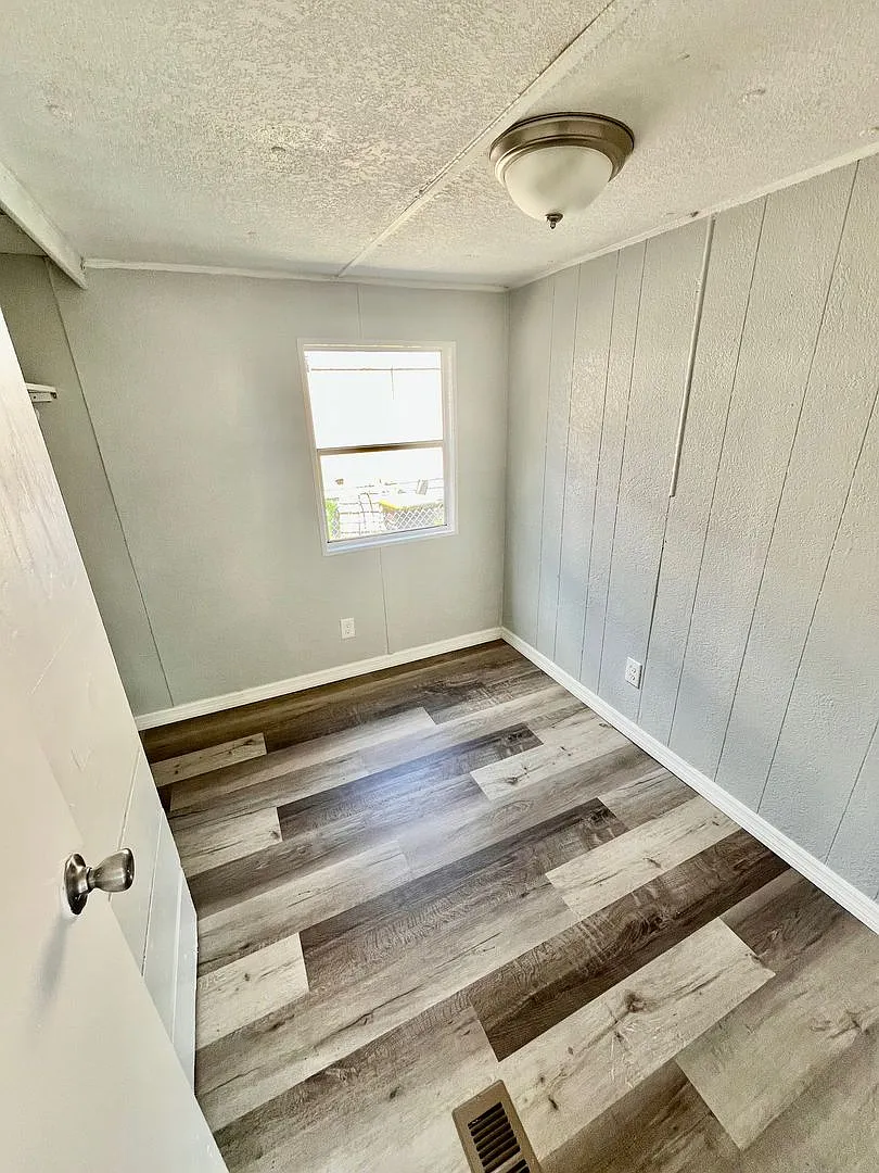 225 Adams Street — Photo 4