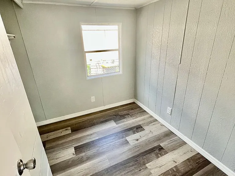 225 Adams St — Photo 4