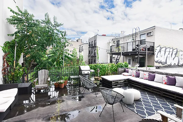 Rented by The Agency | media 21