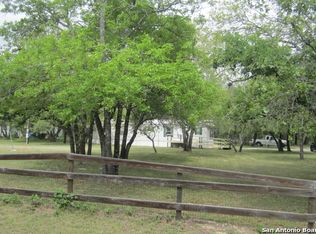 196 Oak View Dr, La Vernia, TX 78121