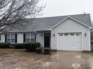 369 Berry Rd, Taylors, SC 29687