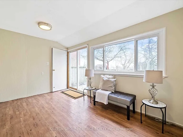 1612 Dufferin St — Photo 12