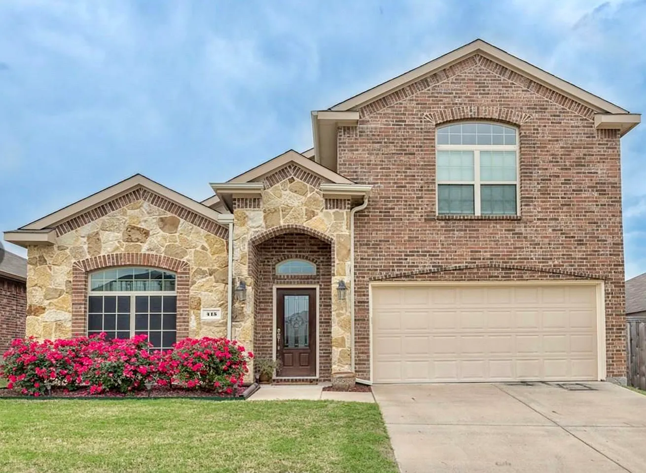 4 bed, 2850 sqft, $2,490 — Photo 1