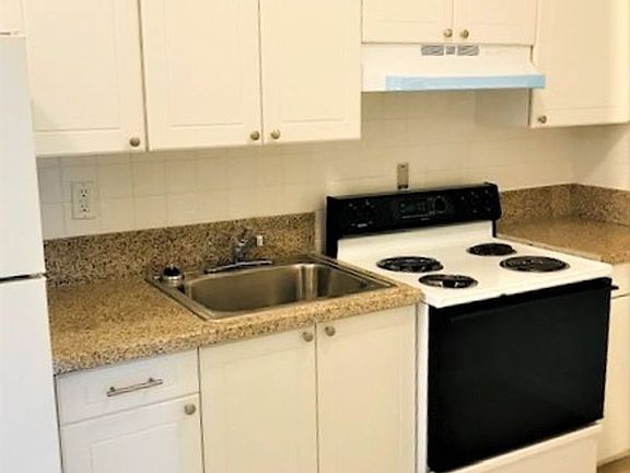 4th image of 306-314 N Lakeside Ct APT A6