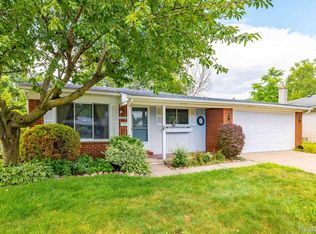 22650 W Maplelawn Ave, Taylor, MI 48180