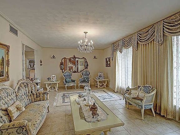 4th image of 4935 French Dr