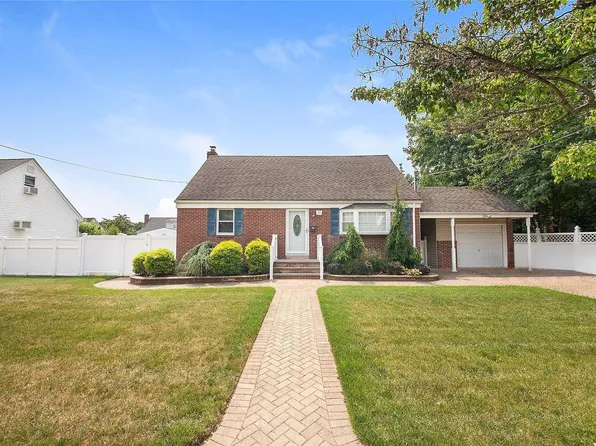 10 W Walnut Street, Farmingdale, NY 11735
