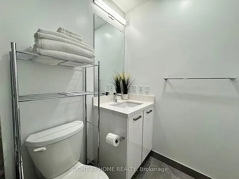 458 Richmond St W #107 — Photo 16