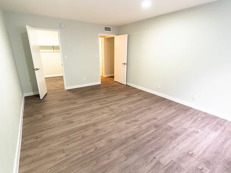 616 North Sweetzer Avenue — Photo 64
