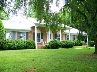 125 Skyview Ln, Mount Airy, NC 27030