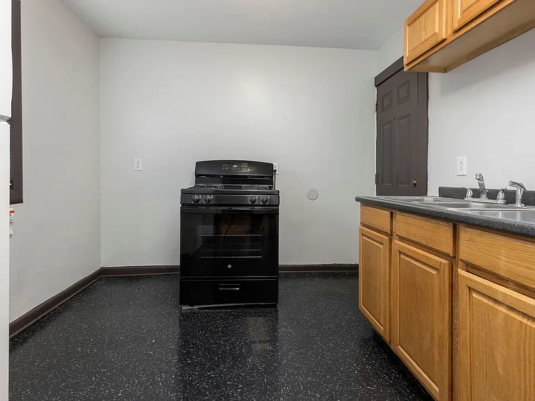 1142 S. 6th Street — Photo 10