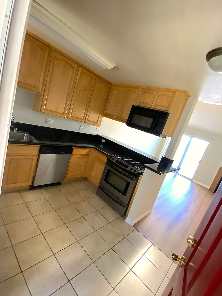 Building Photo - 1101 Gaviota Ave #20