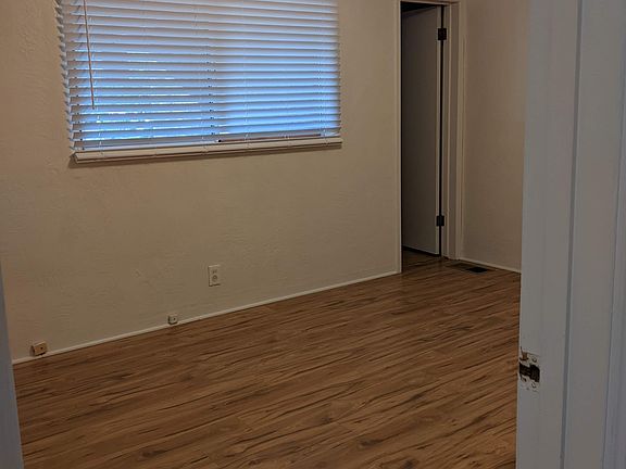 2nd image of 2809 Palomas Dr NE