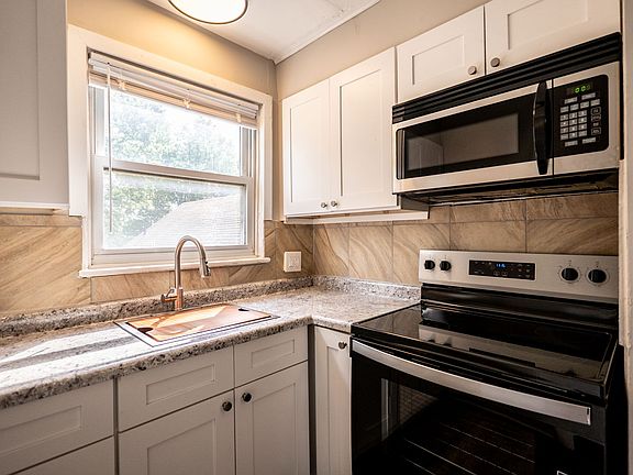 2nd image of 1027 17th St NW APT 8