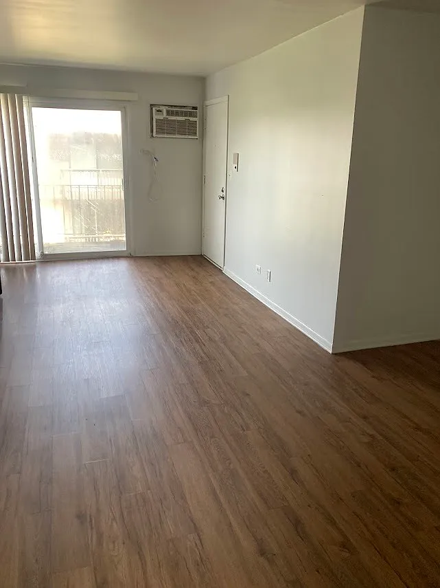 2 bed, 1000 sqft, $1,650 — Photo 2