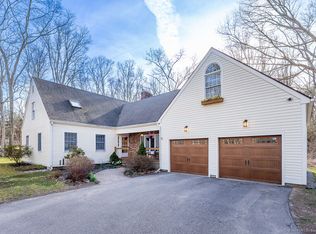 7 Lynn Dr, Ledyard, CT 06339