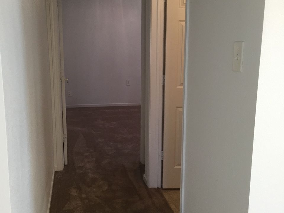 Hallway to Bed 2
