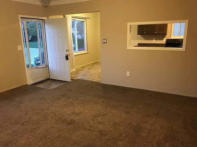 22412 Milner St — Photo 5