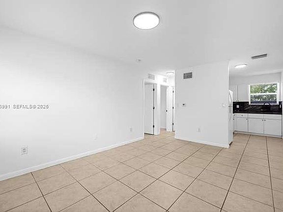 4th image of 573 NE 82nd St APT 5