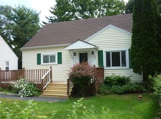 106 Homewood Dr, Fayetteville, NY 13066
