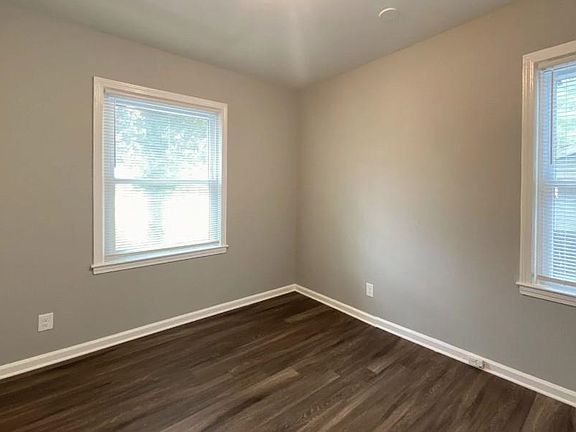 4th image of 464 Parkdale Dr
