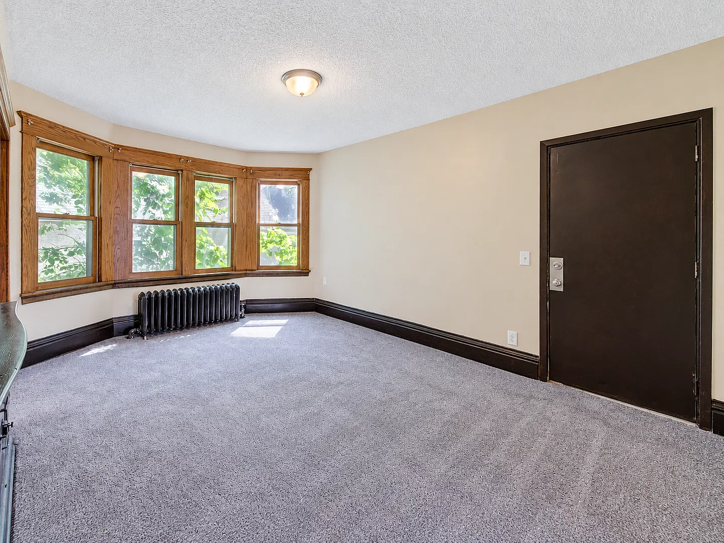 1727 Reaney Ave E — Photo 4