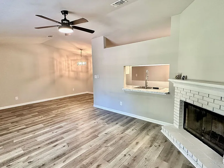 2323 Via Sardinia St #B — Photo 3