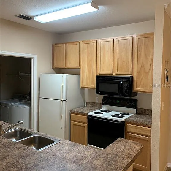 2402 Courtney Meadows Ct #101 — Photo 27