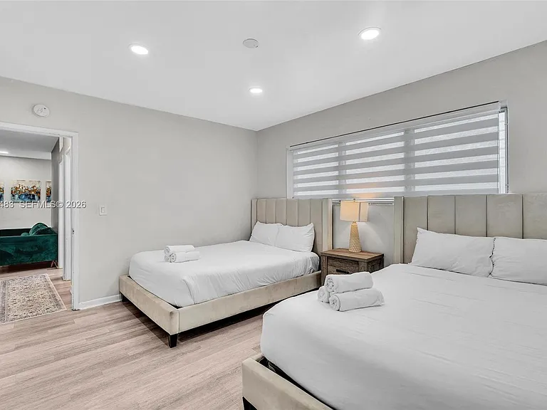 10006 E Bay Harbor Dr #17 — Photo 2