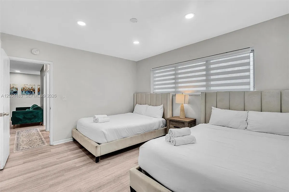 Building Photo - 10000 E Bay Harbor Dr #17