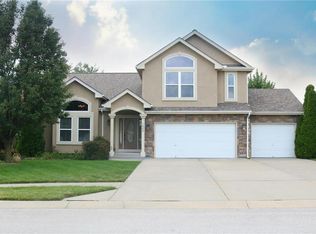 1909 NE Lake Dr, Smithville, MO 64089