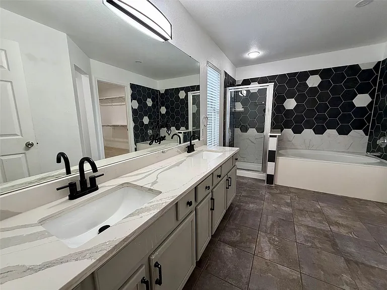 804 Tapestry Cv — Photo 16