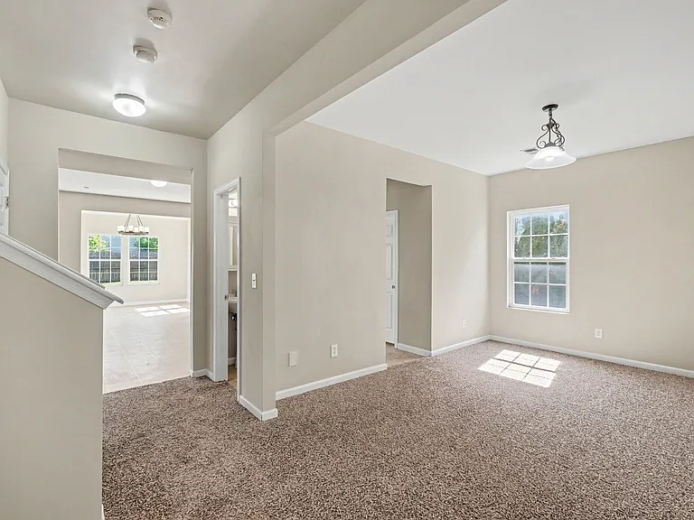 1042 Countess Ln — Photo 7