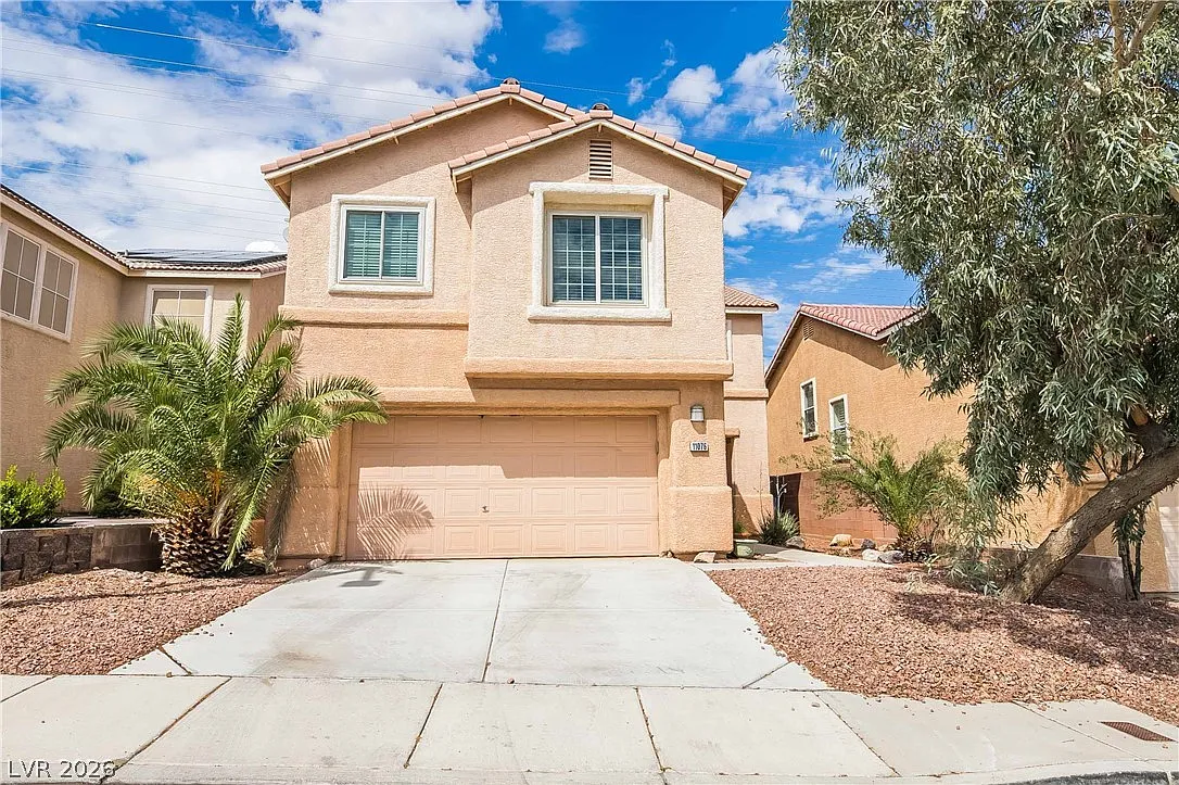 3 bed, 2.5 bath, 2067 sqft, $2,300 — Photo 1