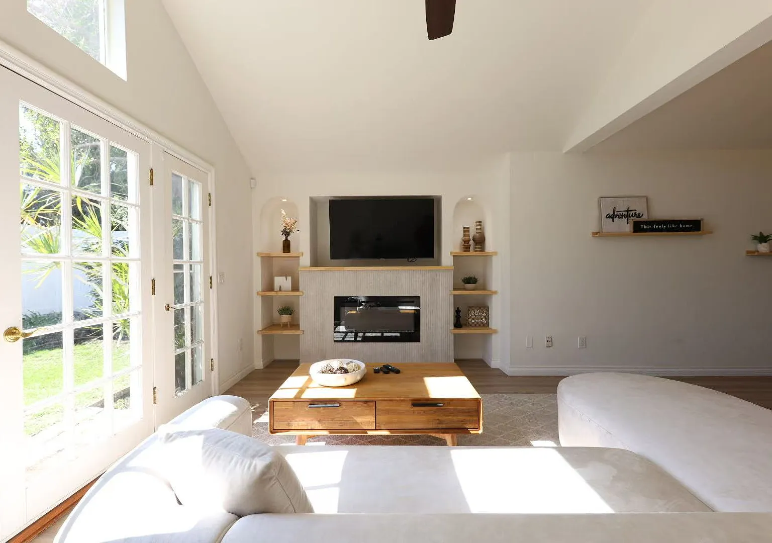 3 bed, 1436 sqft, $9,900 — Photo 2