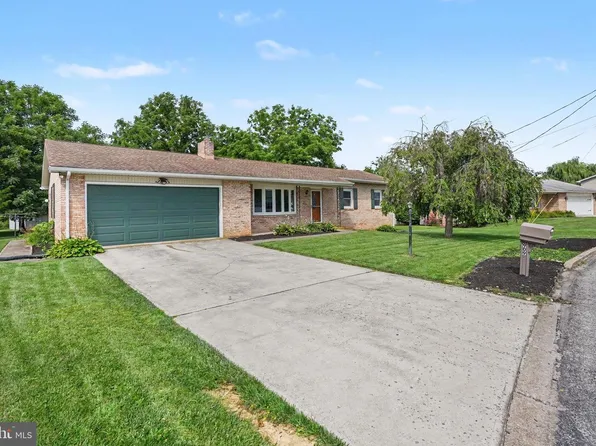 909 Spring Cir, Mechanicsburg, PA 17055