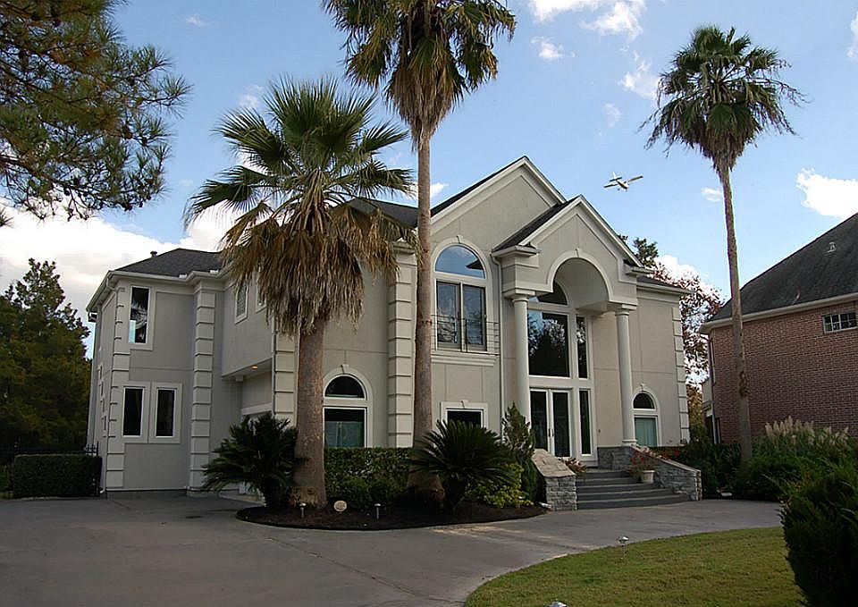 1st image of 3918 Pinesbury Dr