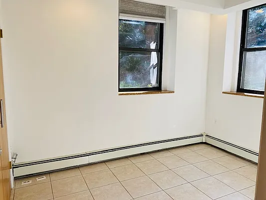 Rented by Bank Neary | media 28