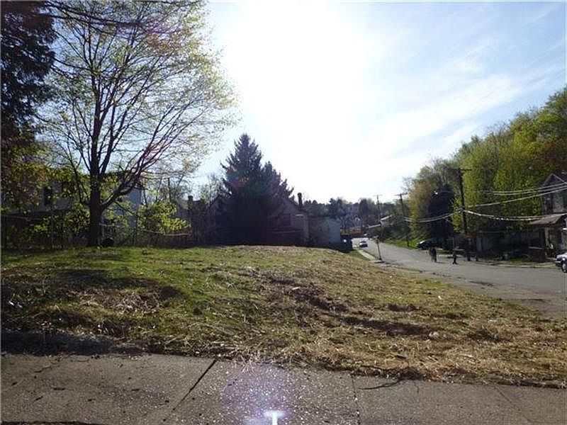 2nd image of 1701 Scott St