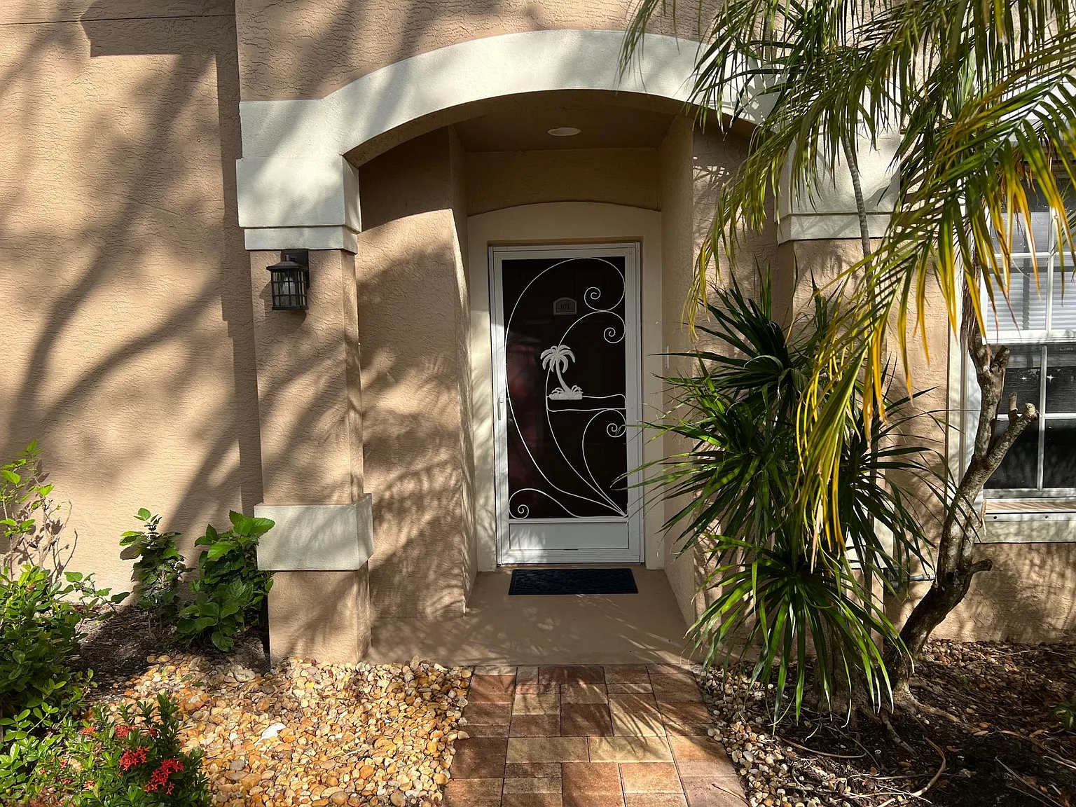 3 bed, 1590 sqft, $3,850 — Photo 3