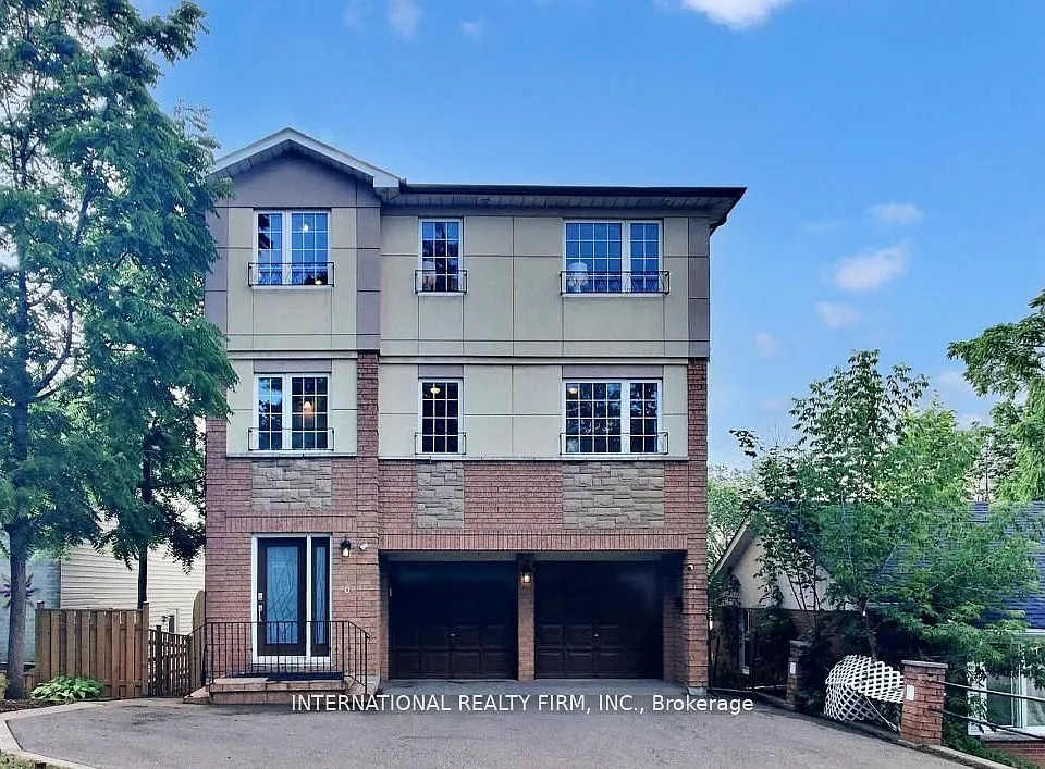 6 English St #2