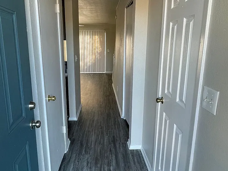 702 W Collins St — Photo 4