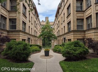 1366 W Greenleaf Ave, Chicago, IL 60626