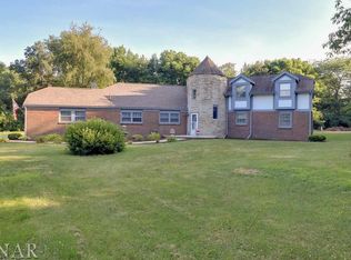 19251 Deerhaven Dr, Bloomington, IL 61705