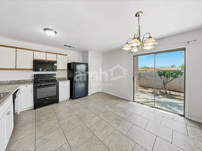 6159 S Avenue De La Chandelle — Photo 3